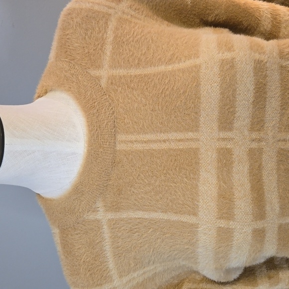 Cyrus Long Sleeve Soft and Stretchy Tan and Cream Crewneck Sweater - Size S - Picture 4 of 10